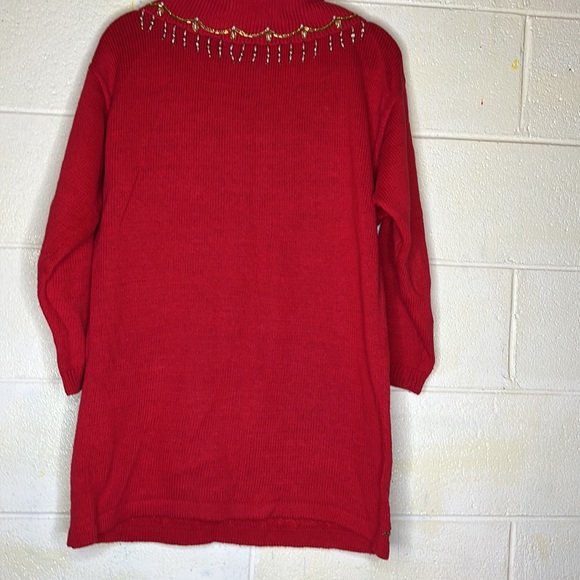 Nice in good condition red sweater by Victoria Jones. Size M detailed sequined. - Picture 7 of 9